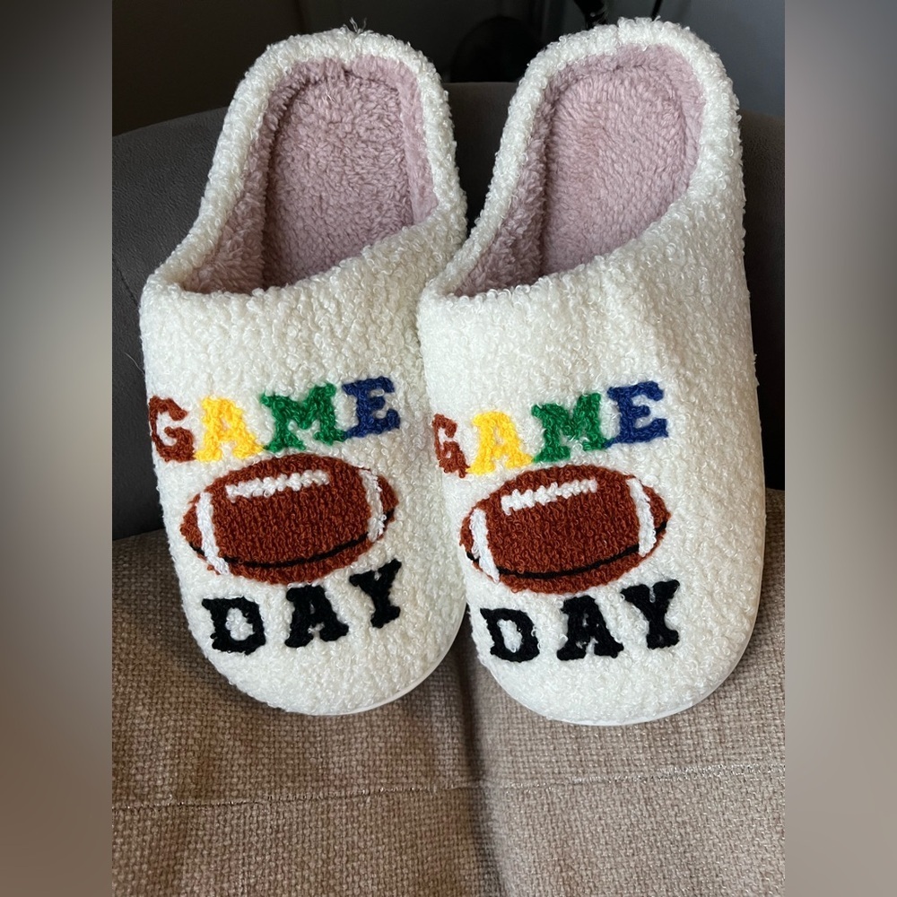 New Happy Feet Cozy Game Day Slippers Size M 8-9 - Picture 2 of 5